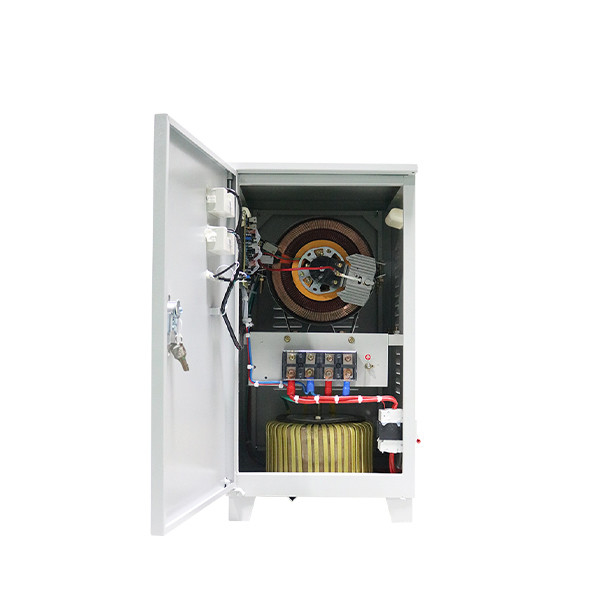 15000VA 220V एकल चरण विद्युत उपकरण के लिए अच्छी गुणवत्ता वाला स्वचालित वोल्टेज नियामक