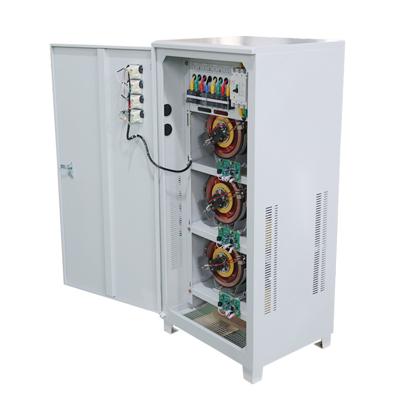 औद्योगिक उपयोग के लिए तीन चरण वोल्टेज स्टेबलाइजर 80KVA 80KW स्वचालित वोल्टेज नियामक और स्टेबलाइजर