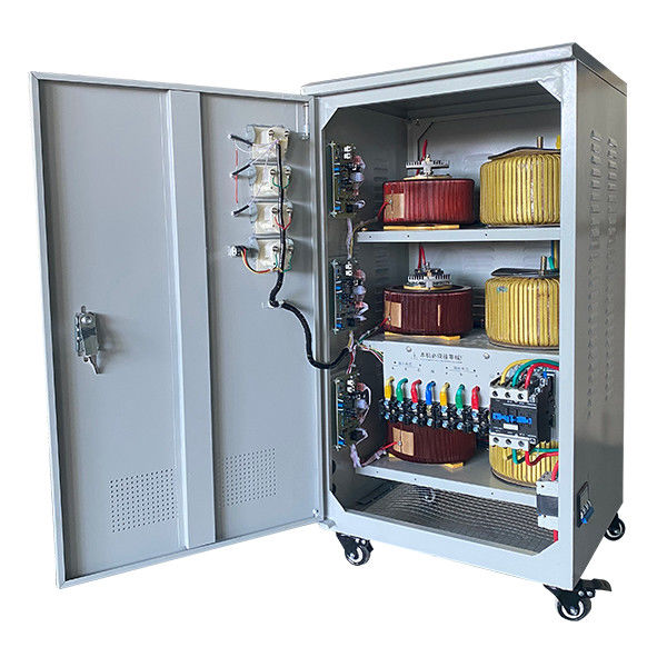 SGZ-30KVA लेजर तीन चरण उच्च परिशुद्धता सर्वो मोटर प्रकार धातुई एसी वोल्टेज स्टेबलाइजर